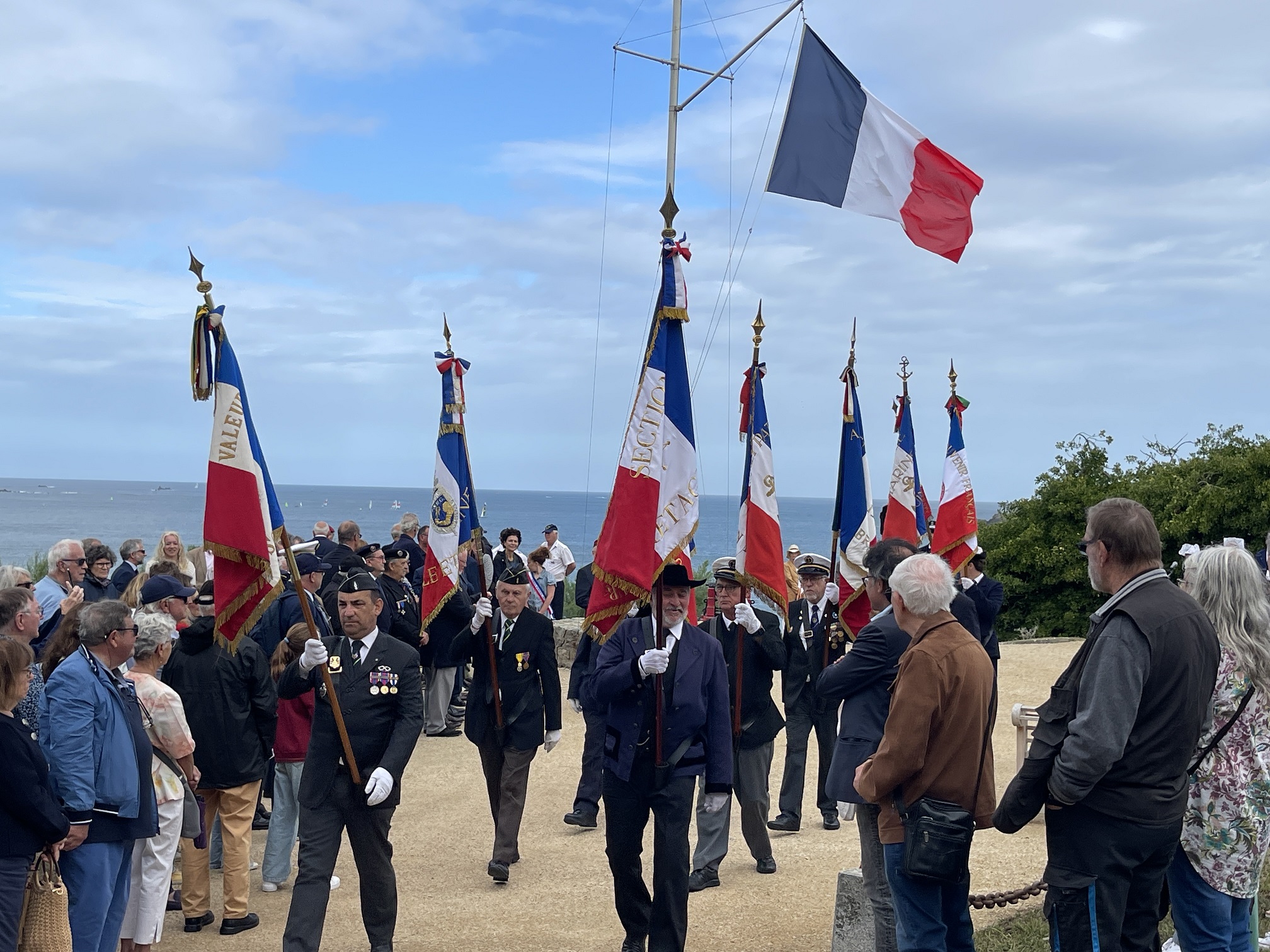 Cérémonie en souvenir des Marins Disparus et Péris en Mer : Retour en ...