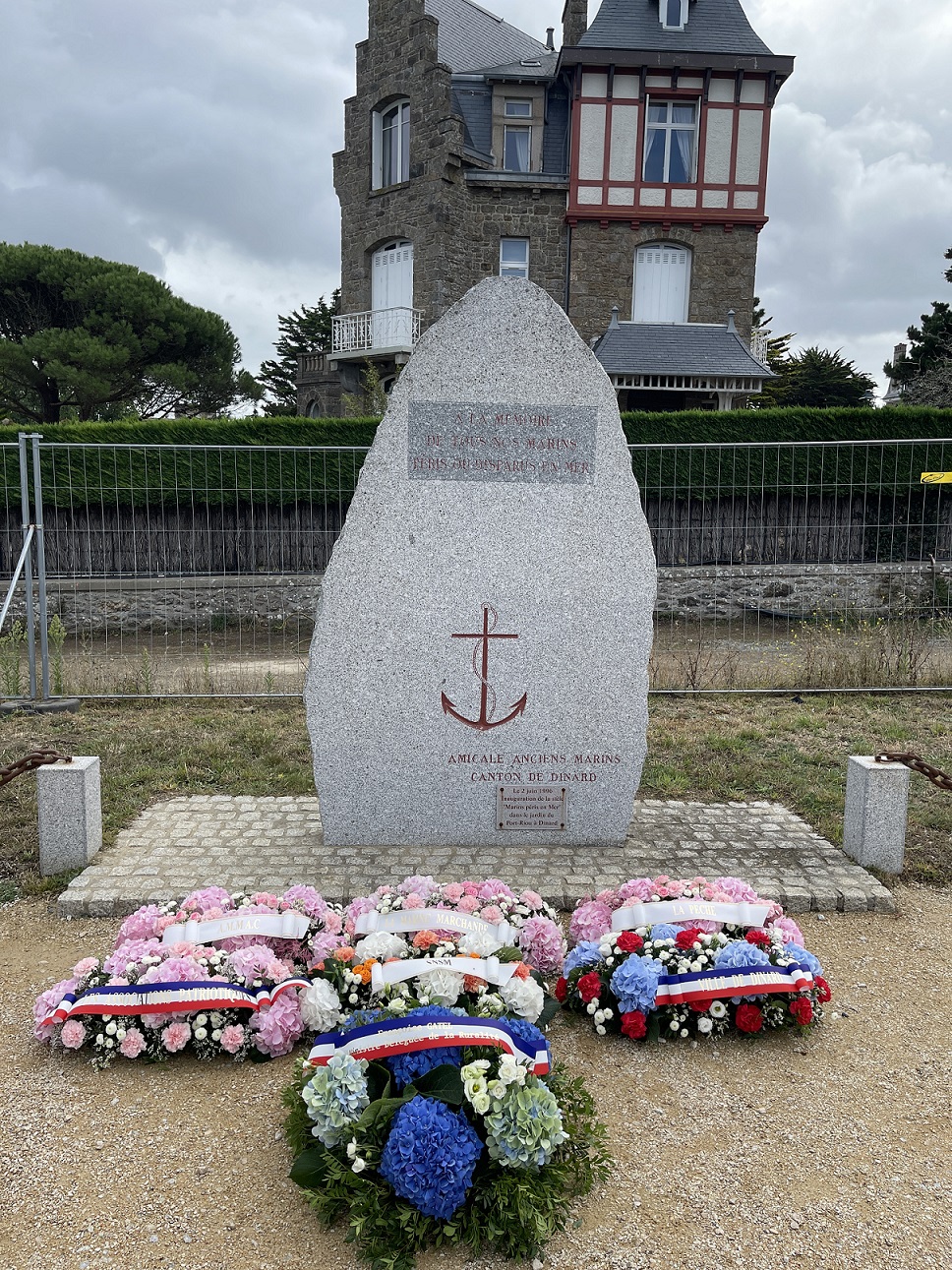 Cérémonie en souvenir des Marins Disparus et Péris en Mer : Retour en ...